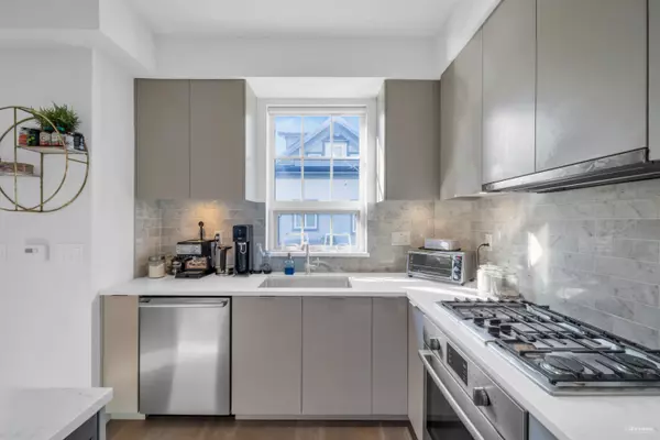 Vancouver, BC V6P 4A6,7901 Oak ST