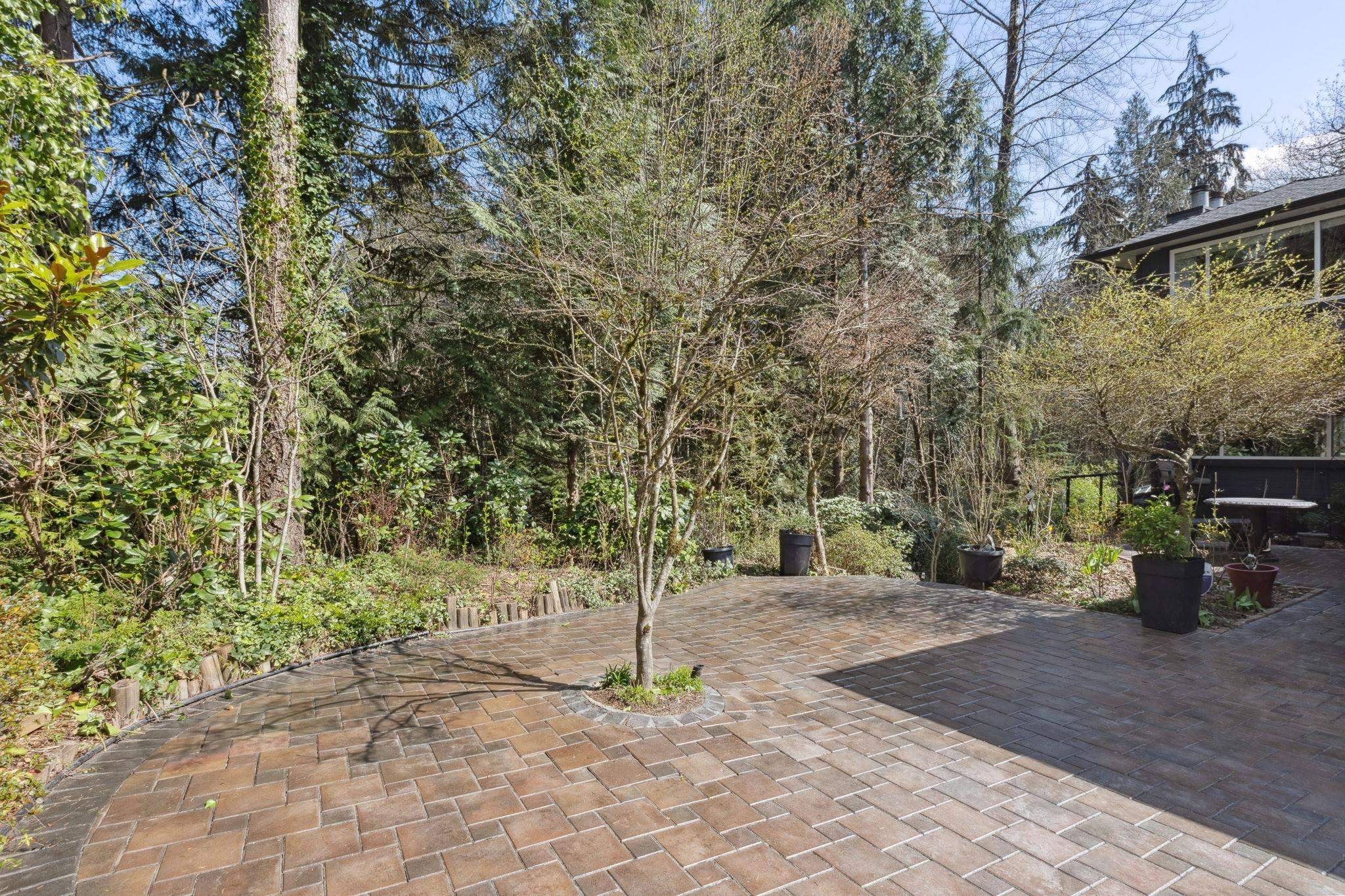 North Vancouver, BC V7G 2P1,1501 Ostler CT