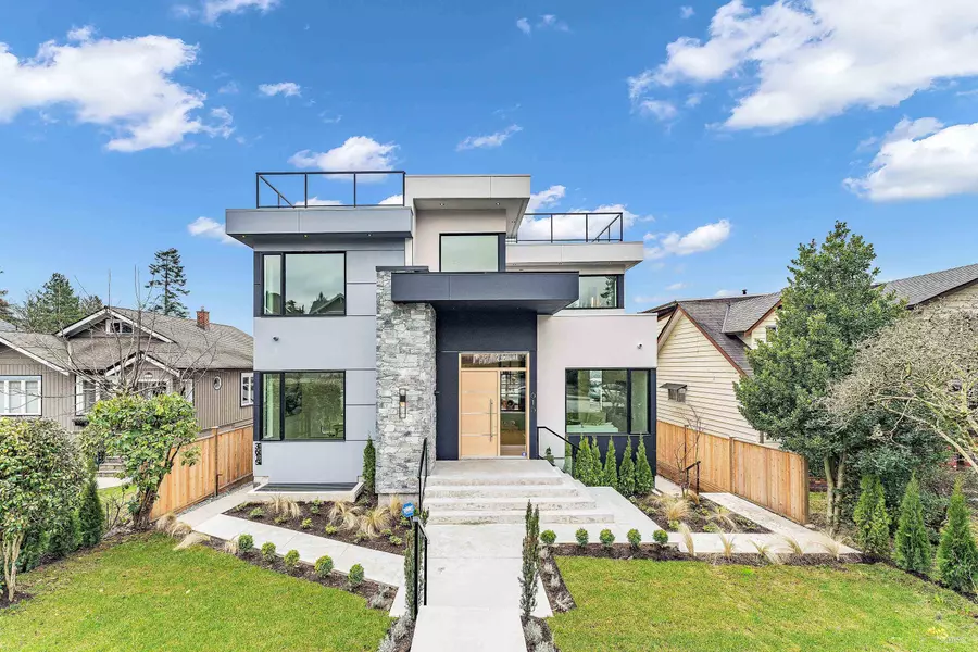 615 E 6th ST, North Vancouver, BC V7L 1R4