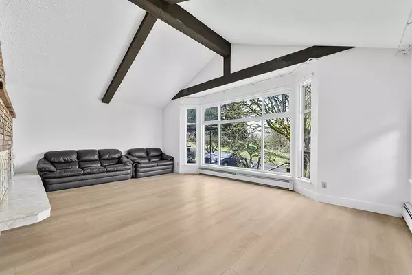 4976 Bond ST, Burnaby, BC V5H 2Y4