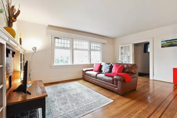 Vancouver, BC V6K 2K9,3174 W 10th AVE