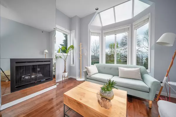Vancouver, BC V6R 1A5,3458 Point Grey RD