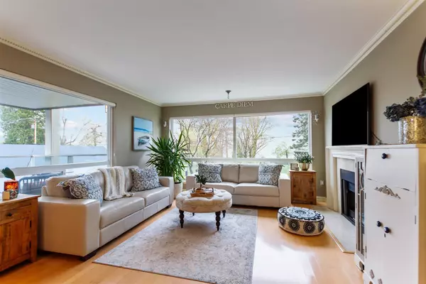 White Rock, BC V4B 1E4,15717 Marine DR #101