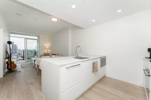 Burnaby, BC V5C 0N4,2181 Madison AVE #2607