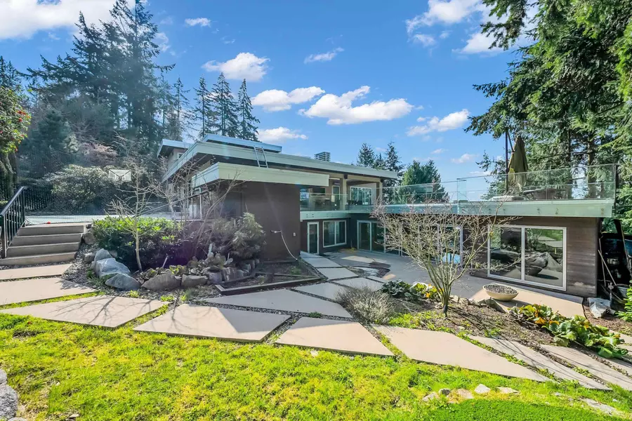 3865 Southridge AVE, West Vancouver, BC V7V 3H9