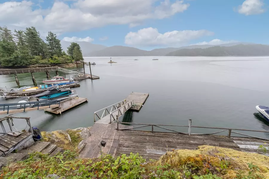 5559 Indian River DR, North Vancouver, BC V7G 2T7