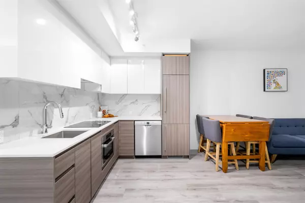 10626 City Pkwy #2010, Surrey, BC V3T 0S3