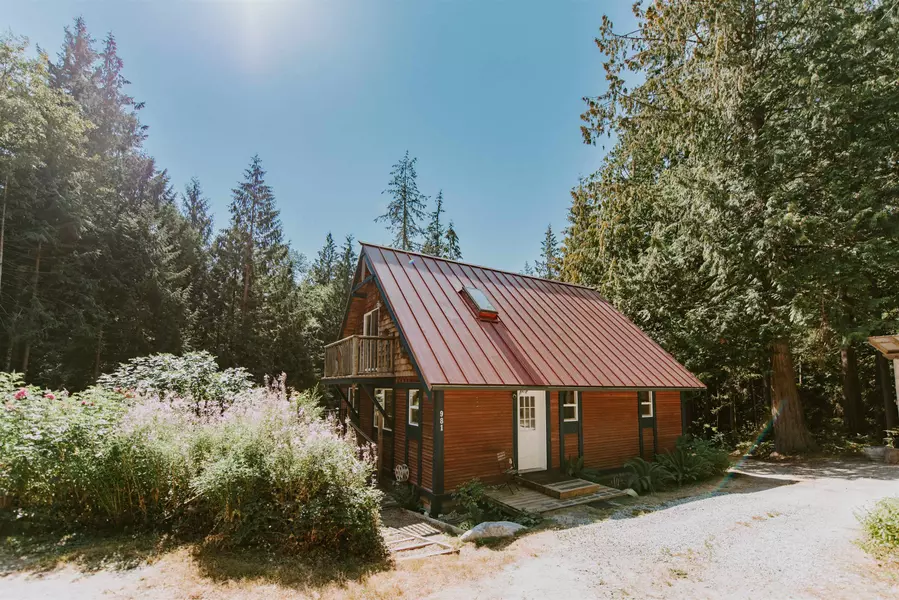 981 Conrad RD, Roberts Creek, BC V0N 2W5