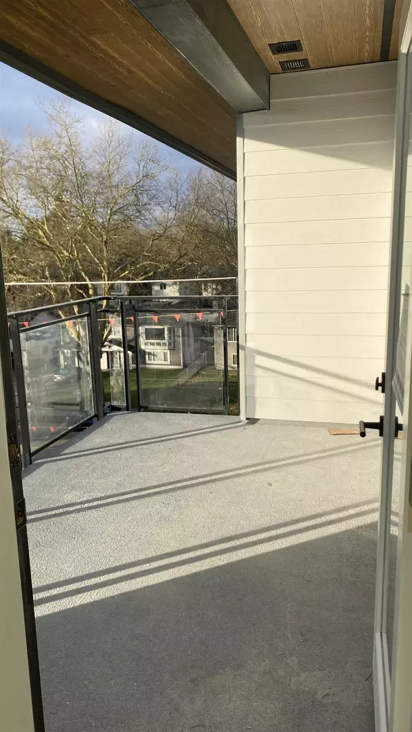 Surrey, BC V3V 5S4,9456 134 ST #528