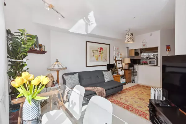Vancouver, BC V5Z 1Z1,988 W 21st AVE #306