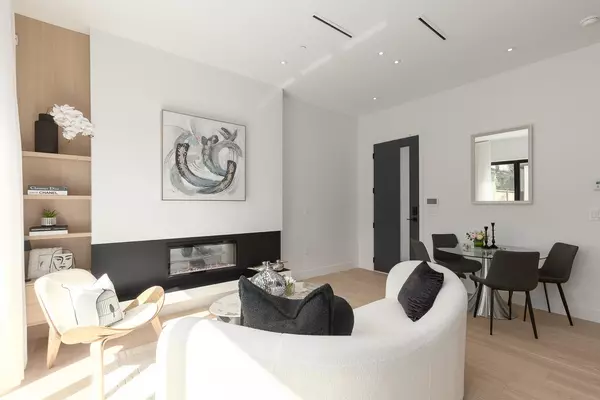 Vancouver, BC V6R 2H1,4084 W 10th AVE #2