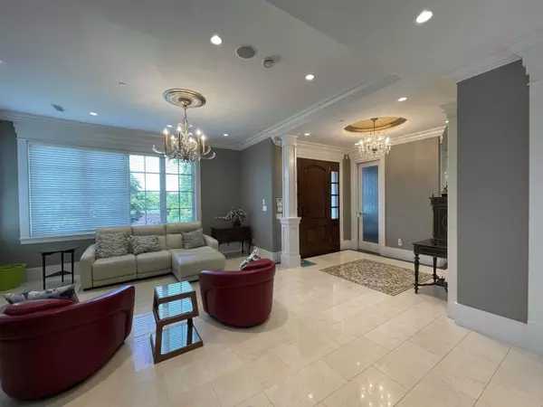 Vancouver, BC V6P 5K3,7586 Angus DR