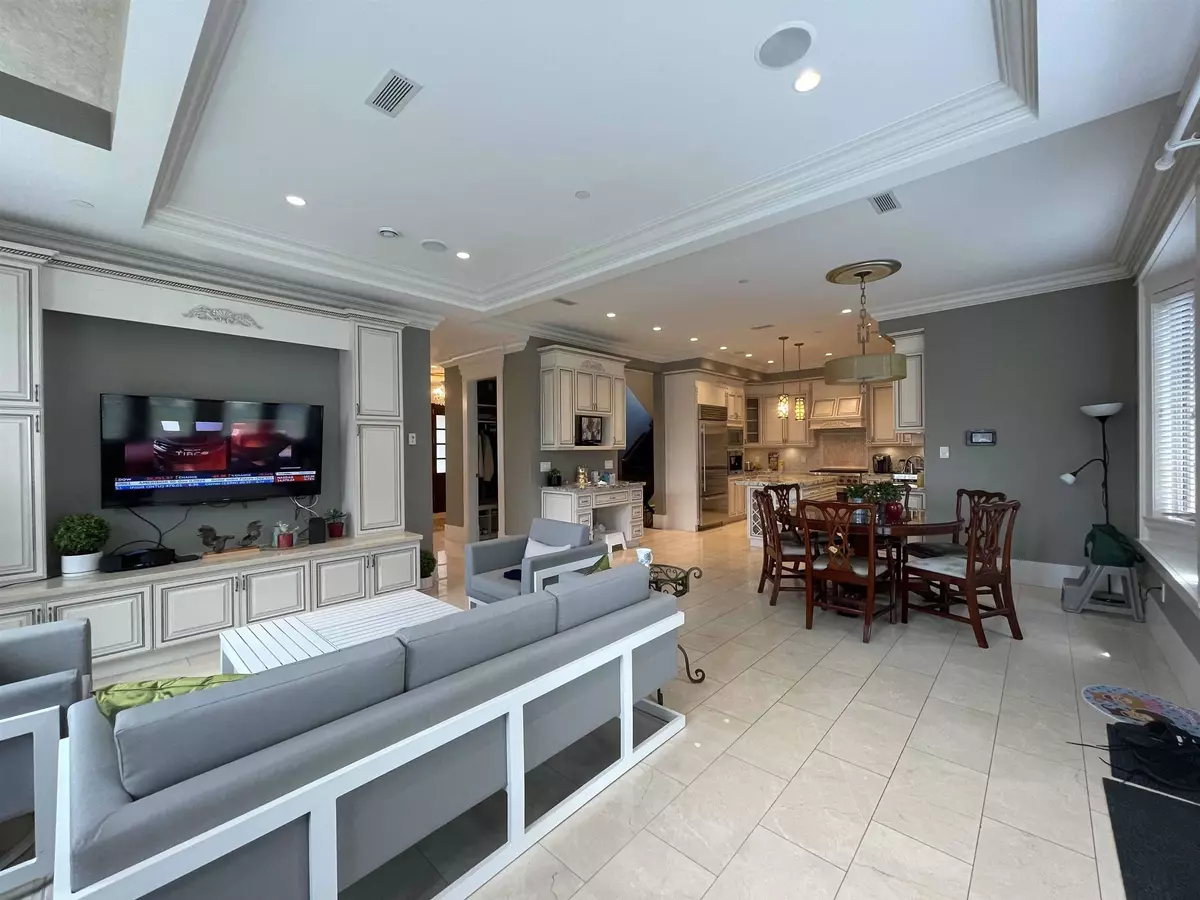 Vancouver, BC V6P 5K3,7586 Angus DR