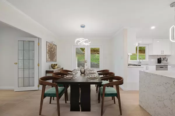 West Vancouver, BC V7S 1M3,441 Southborough DR