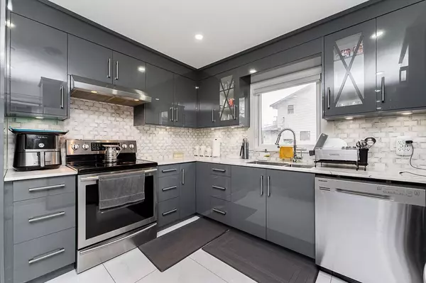 Surrey, BC V3R 2R9,12850 115b AVE