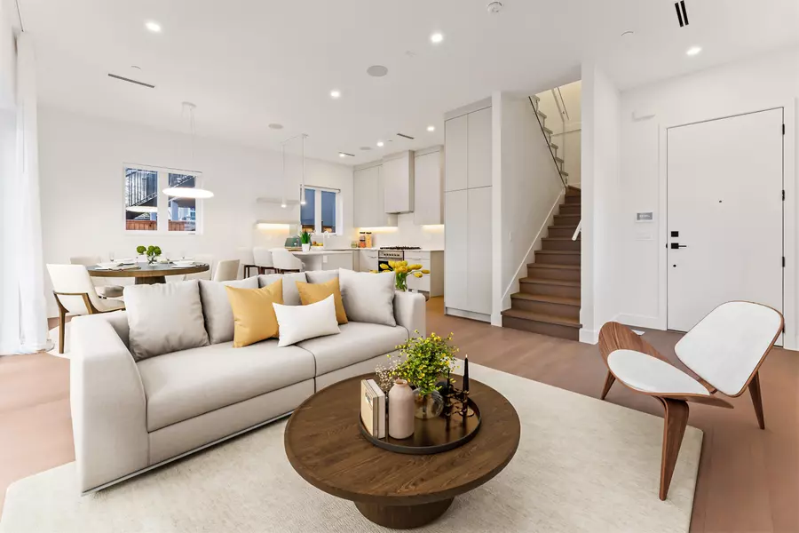 2241 E 8th AVE #2, Vancouver, BC V5N 1V4