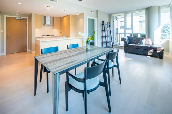 Vancouver, BC V5Z 0G4,505 W 30th AVE #207