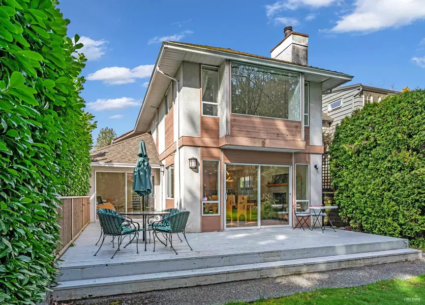 1006 Sinclair ST, West Vancouver, BC V7V 3V9