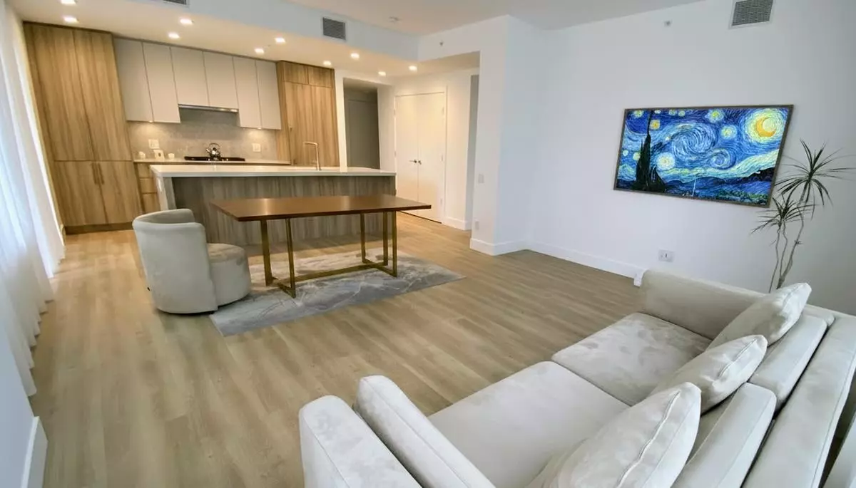 North Vancouver, BC V7J 0E8,2375 Emery CT #103