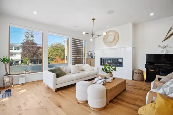 White Rock, BC V4B 4X2,828 Stevens ST
