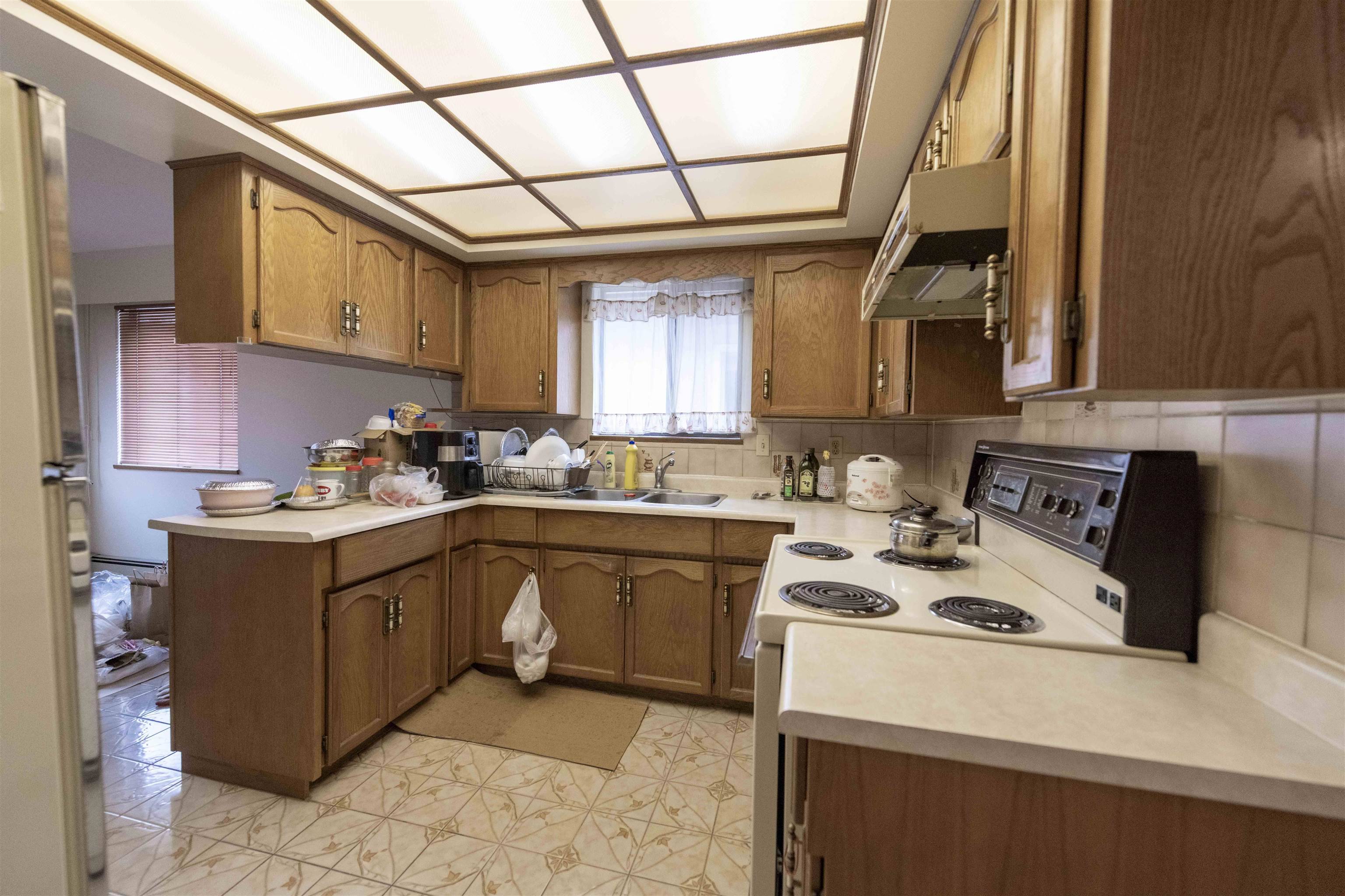 Vancouver, BC V5K 3E1,2754 Kitchener ST