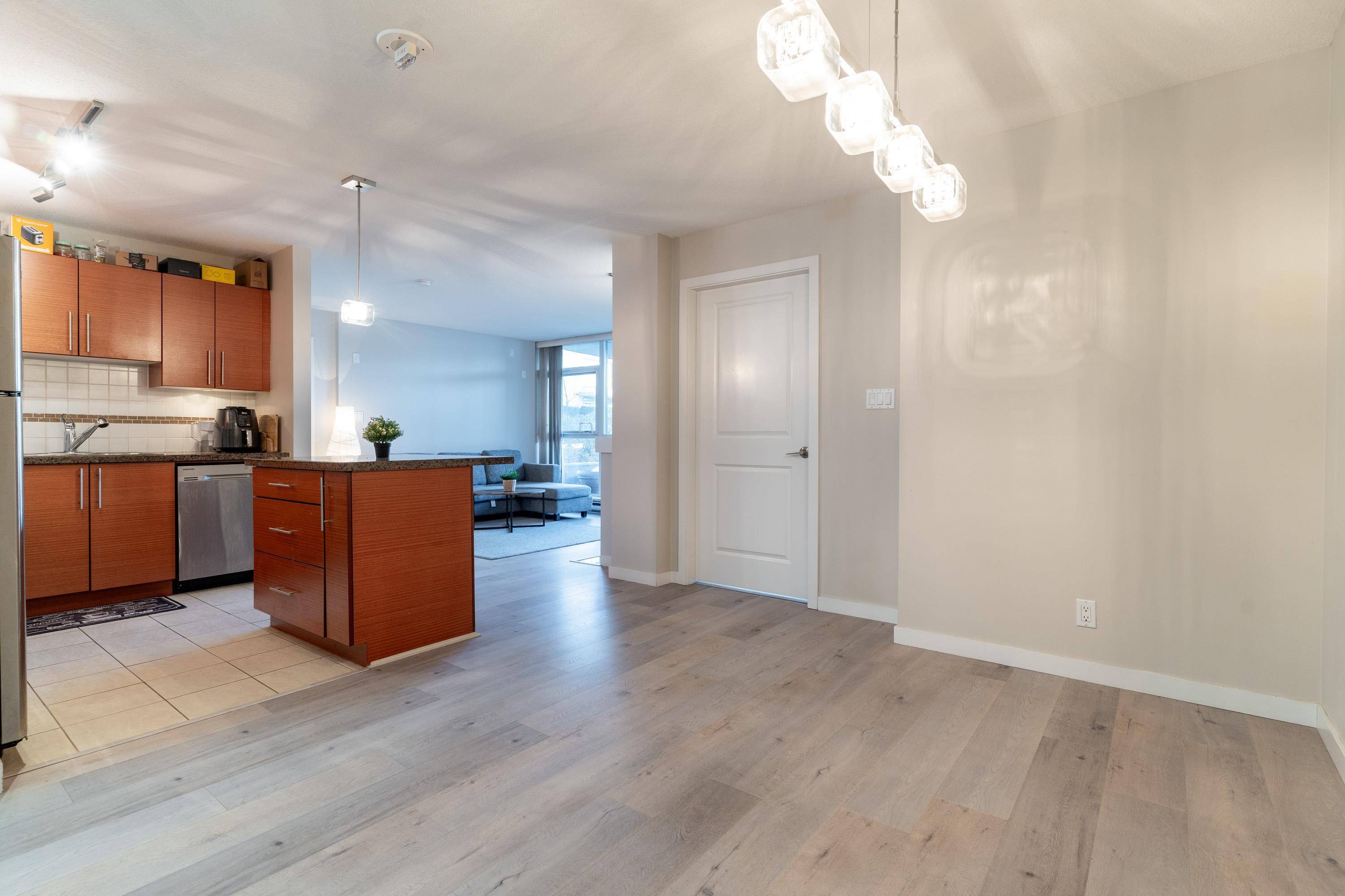 Burnaby, BC V5B 0A8,5611 Goring ST #401
