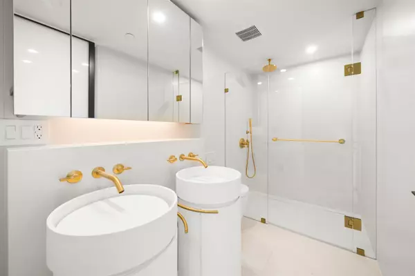 1033 Nelson ST #2106 Vancouver, BC V6E 0E5
