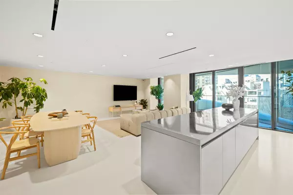 1033 Nelson ST #2106 Vancouver, BC V6E 0E5