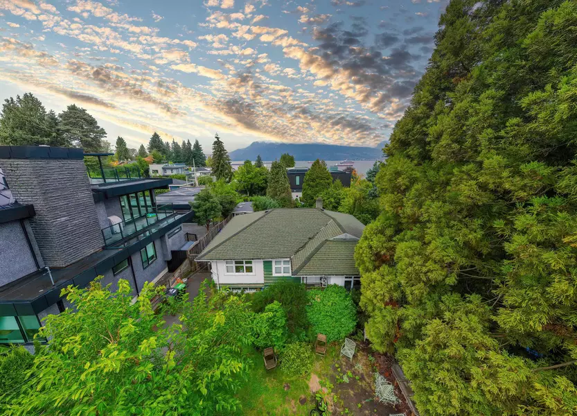 4615 W 4th AVE, Vancouver, BC V6R 1R6