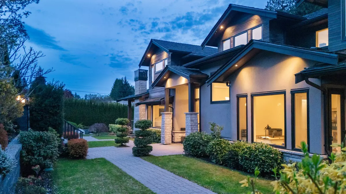 West Vancouver, BC V7V 2H8,2408 Mathers AVE
