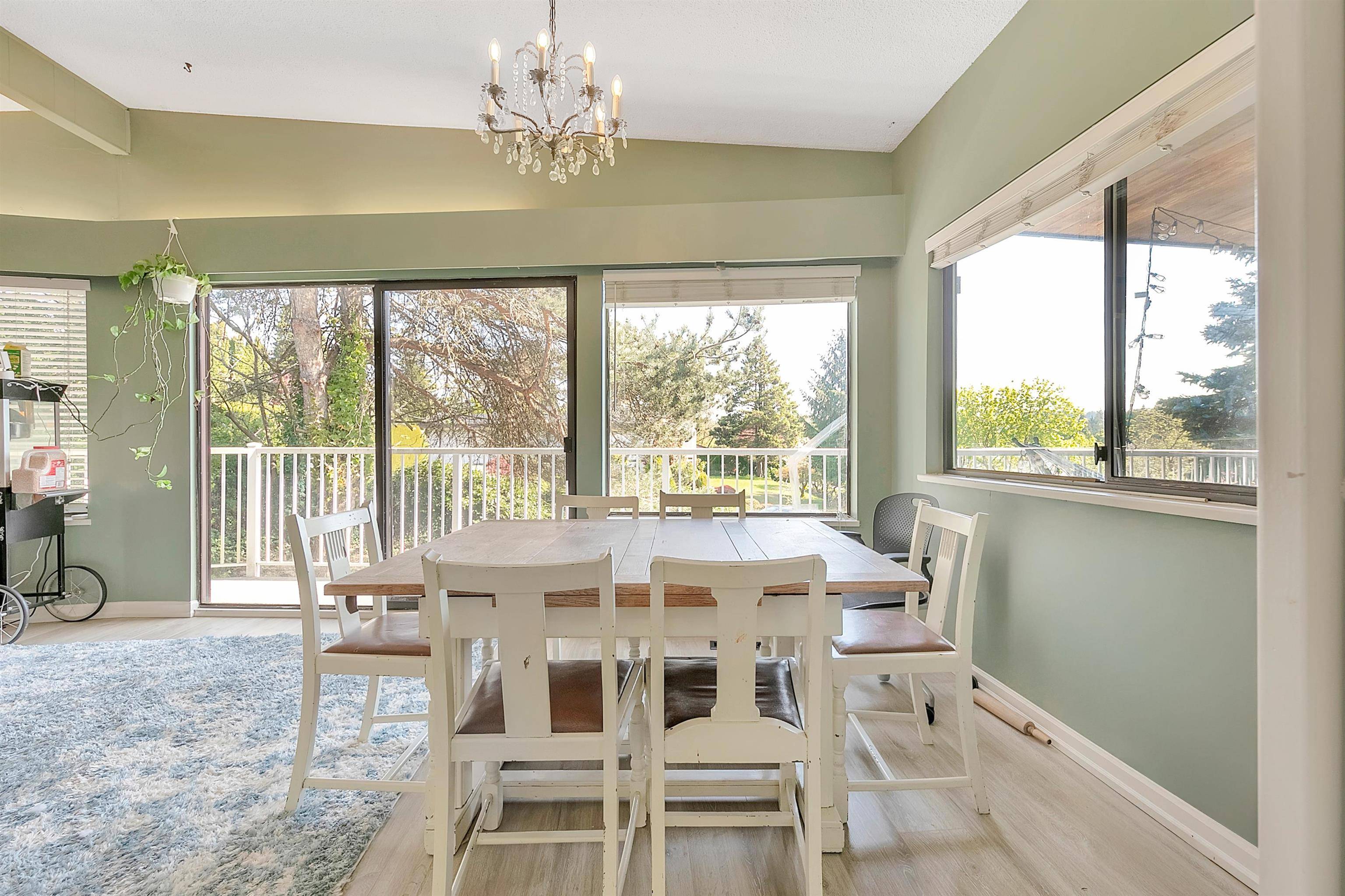 8071 Greenlake PL Burnaby, BC V5A 3N5