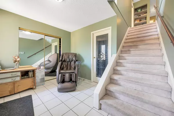 Burnaby, BC V5A 3N5,8071 Greenlake PL