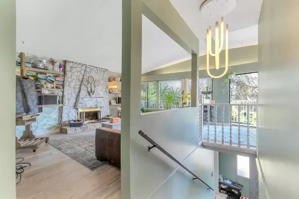 Burnaby, BC V5A 3N5,8071 Greenlake PL
