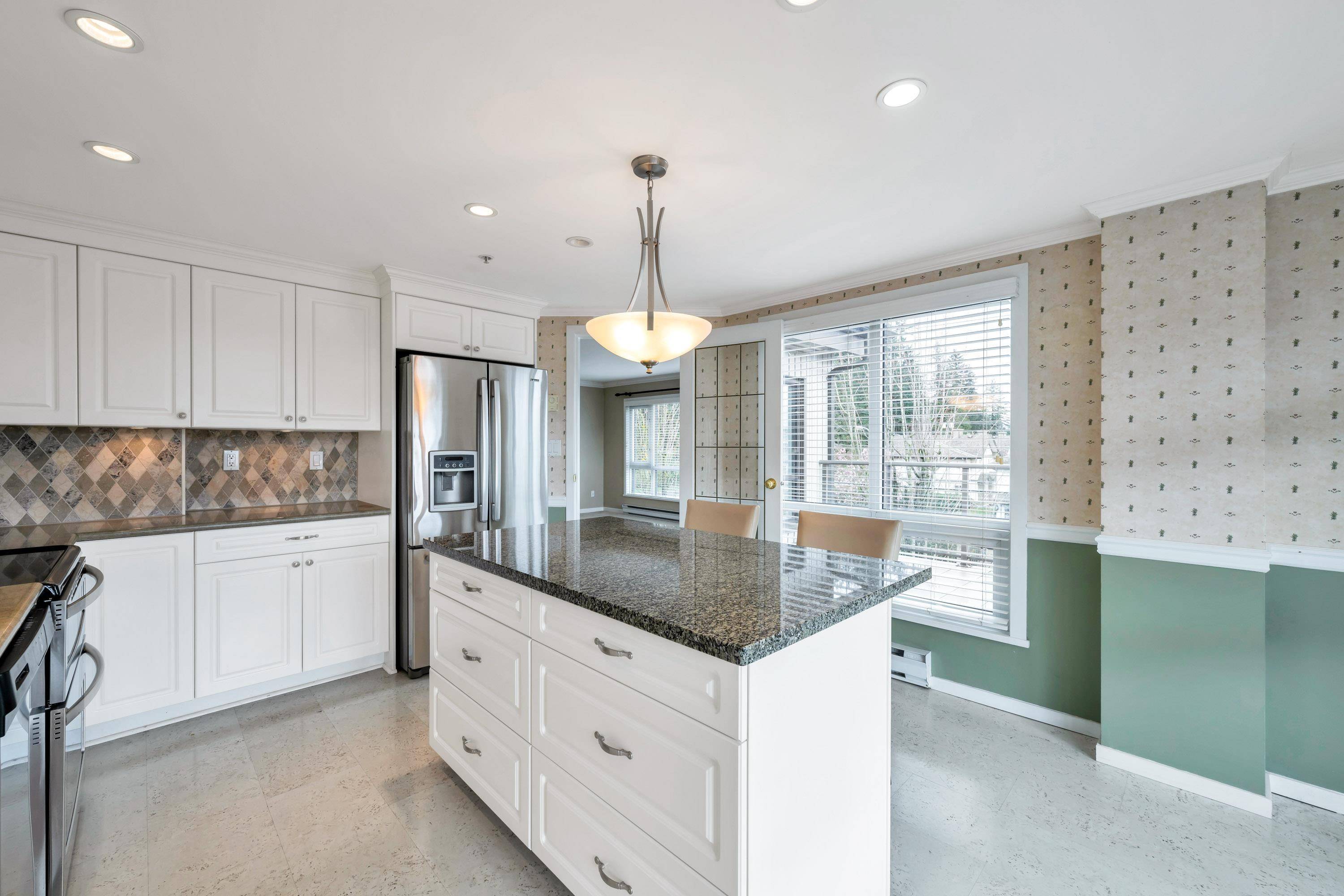 Surrey, BC V3R 0P9,9978 148 ST #404