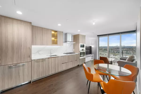 4890 Lougheed HWY #2402 Burnaby, BC V5C 0N1