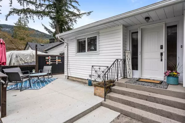 Cultus Lake, BC V2R 4Z3,404 Birch ST