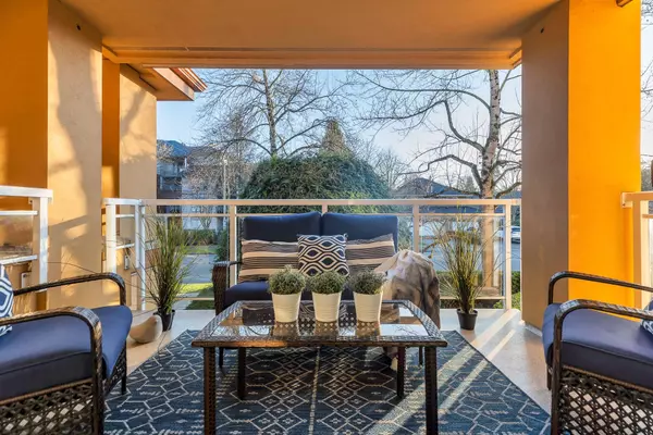 Surrey, BC V4A 9T4,15185 22 AVE #211