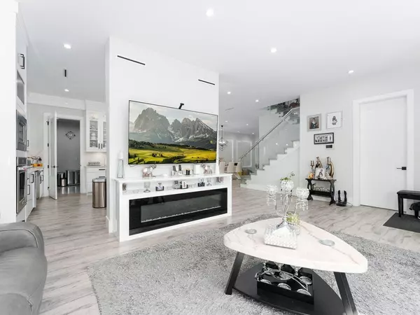 Surrey, BC V3R 0B7,14477 101 AVE