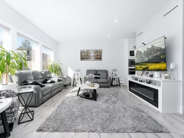 Surrey, BC V3R 0B7,14477 101 AVE