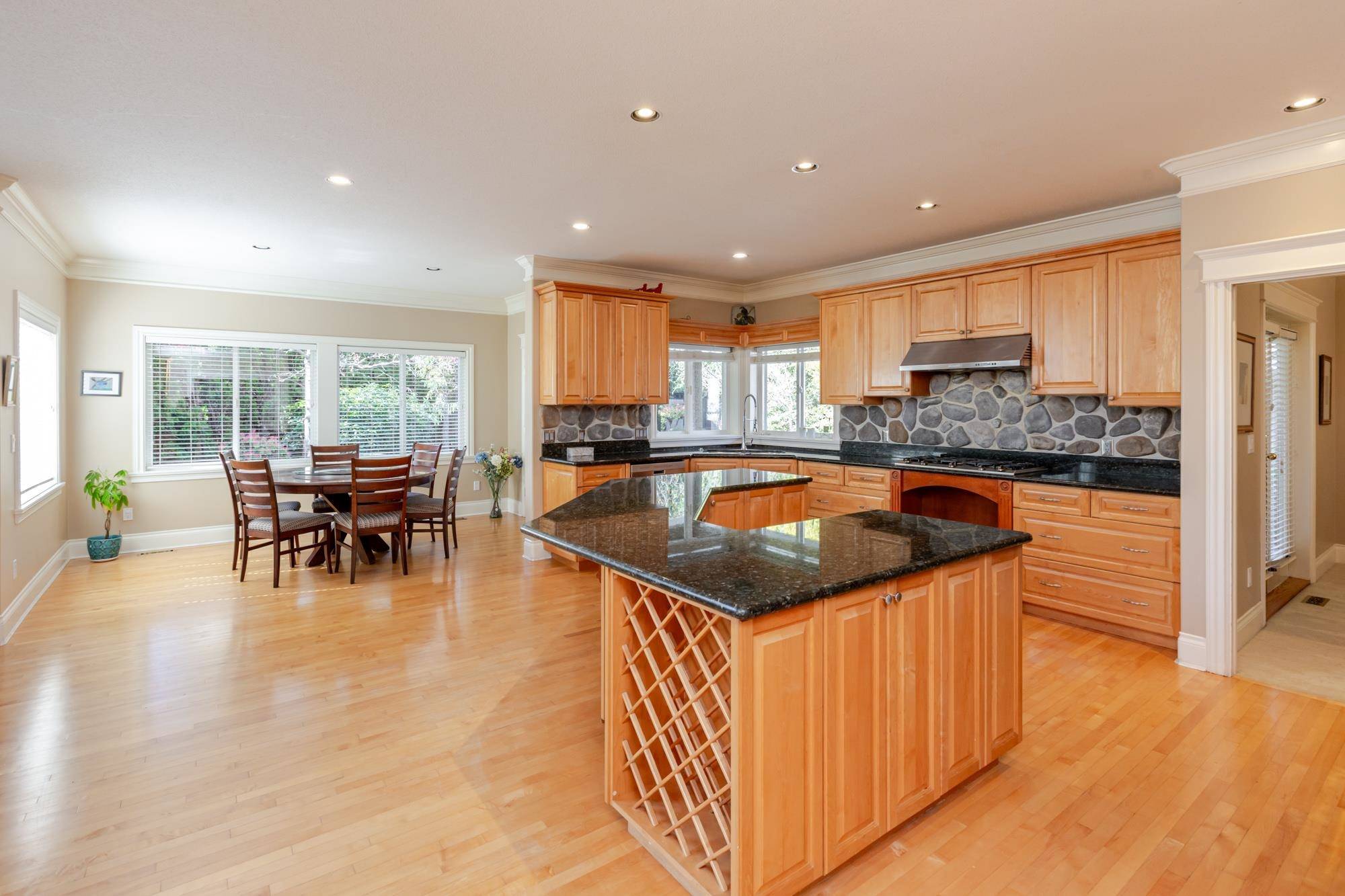 Surrey, BC V4A 9X4,2125 138a ST