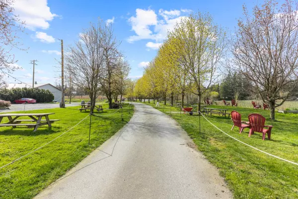 5782 Mt Lehman RD Abbotsford, BC V4X 1V4