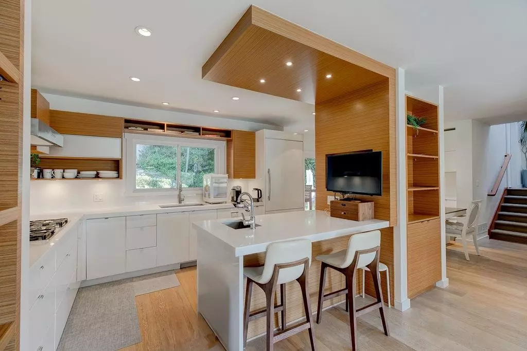 Burnaby, BC V5J 3C4,5691 Keith ST