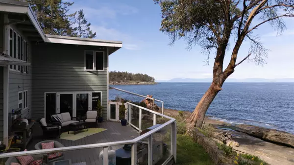 281 Bellhouse RD Galiano Island, BC V0N 1P0