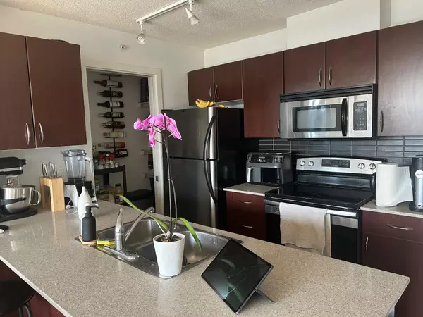 Vancouver, BC V6Z 3H8,938 Smithe ST #1802