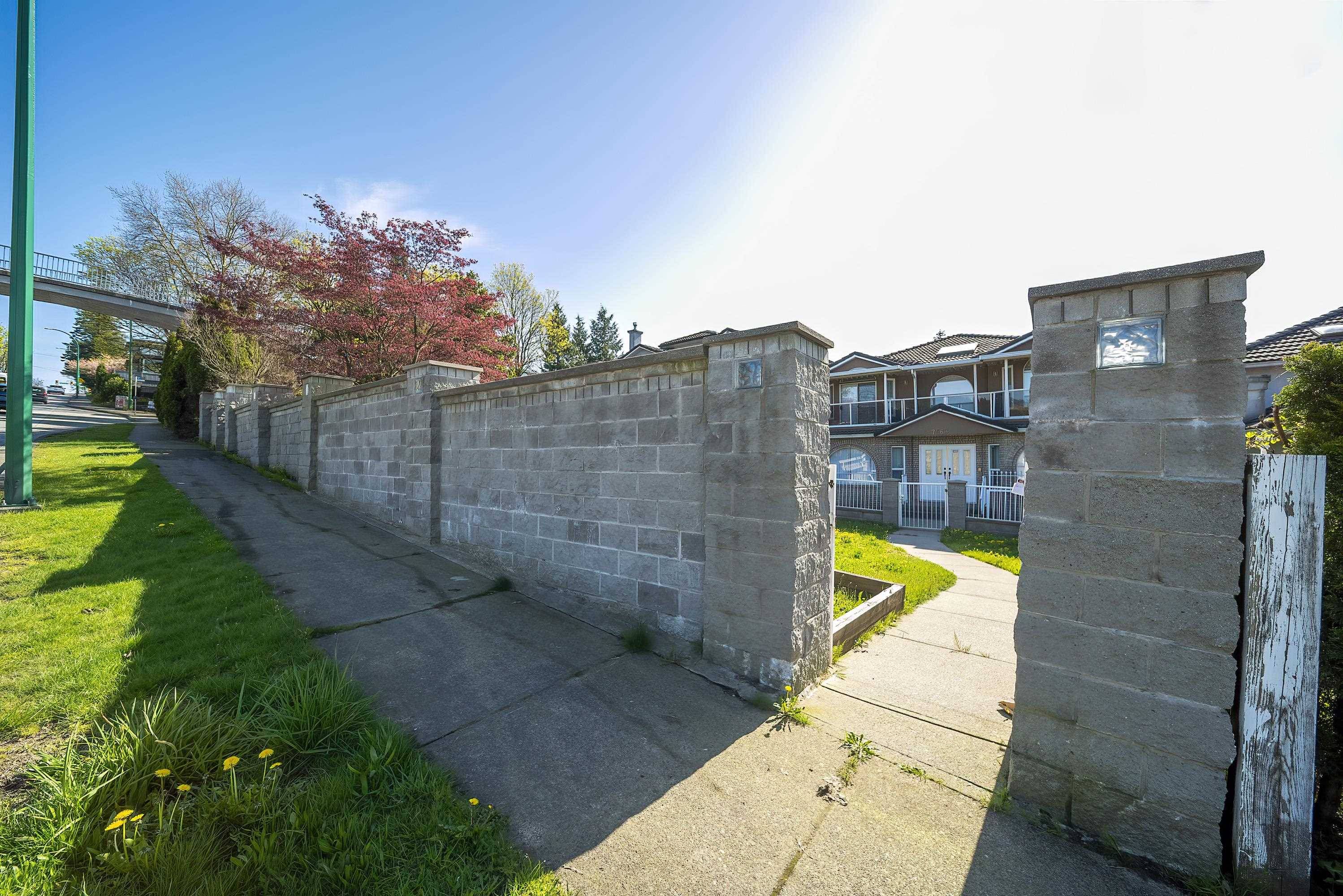 Burnaby, BC V3N 4X2,7563 Cariboo RD