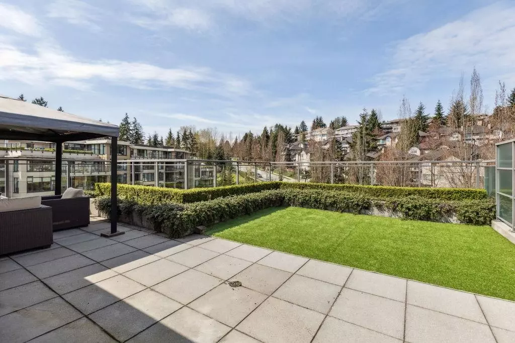 Coquitlam, BC V3E 0C7,1415 Parkway BLVD #1003