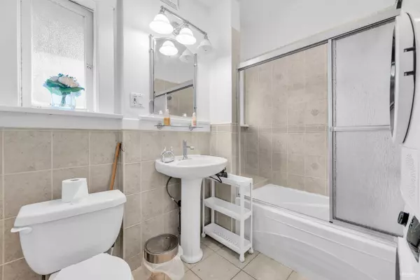 Vancouver, BC V6P 5L5,6519 Cypress ST