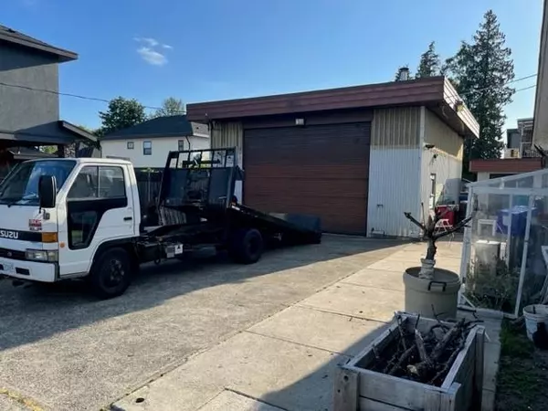 Surrey, BC V3R 6L4,10635 160 ST