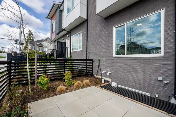 Surrey, BC V4N 2E4,9652 162a ST #51