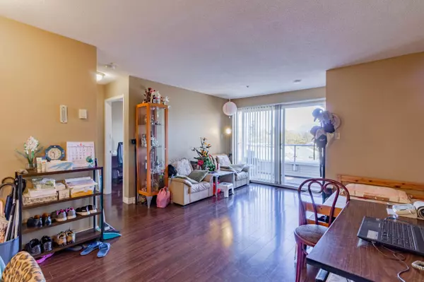 Vancouver, BC V5R 6B3,3480 Yardley AVE #407